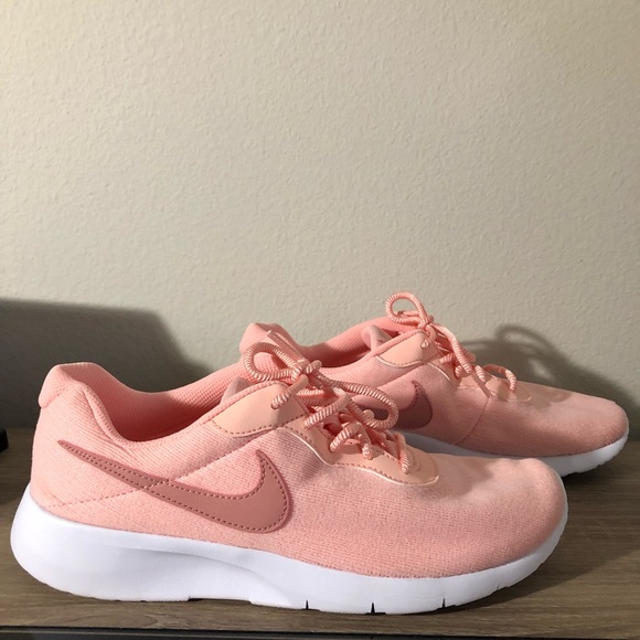 BRAND NEW NIKE TANJUN SE - Picture 3 of 4